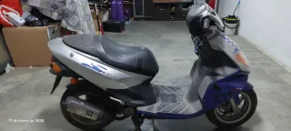 2 motos Daelim S-FIVE 50cc Scooters