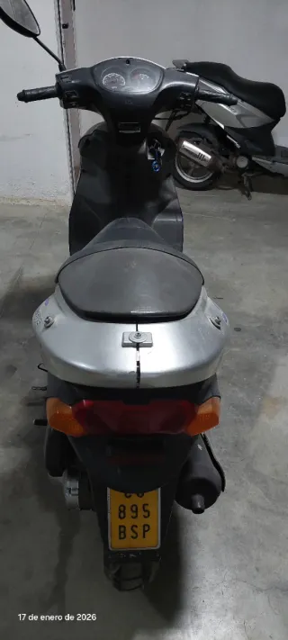 2 motos Daelim S-FIVE 50cc Scooters