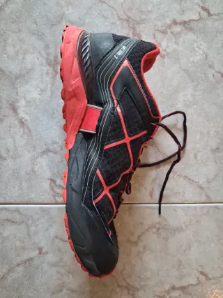 Zapatillas Quechua MT 300.2 Negras/Rojas