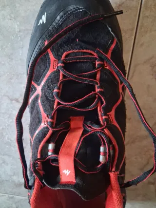 Zapatillas Quechua MT 300.2 Negras/Rojas