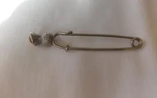 Spilla con brillantino color ambra