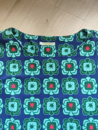 Vestido estampado floral azul y verde