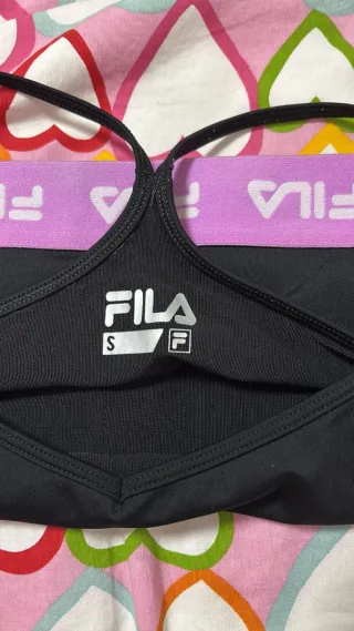 Top deportivo Fila negro y morado