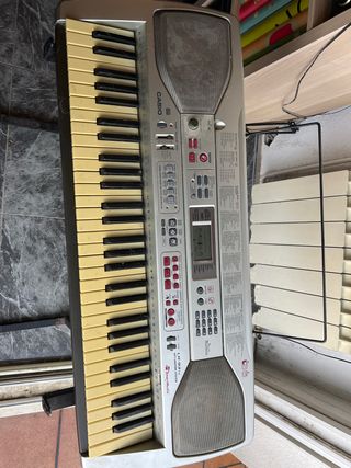 Piano Casio LK-93TV