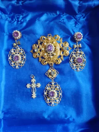 Conjunto Aderezo Dorado Cristales Lilas Perlas