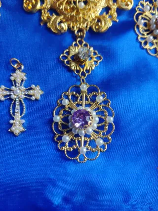 Conjunto Aderezo Dorado Cristales Lilas Perlas