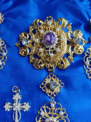 Conjunto Aderezo Dorado Cristales Lilas Perlas