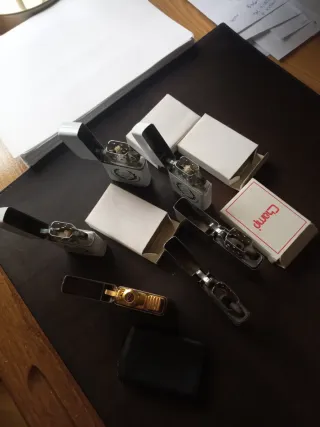 6 Accendini Metallici e Bianchi