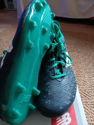 T. 39 kids 6 1/2 Botas de fútbol New Balance Talla
