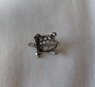Tartaruga in miniatura metallica