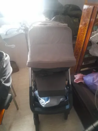 Carrito de bebé con cuco y 2 bolsos