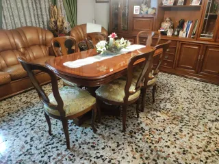 Mesa de comedor clásica y 6 sillas