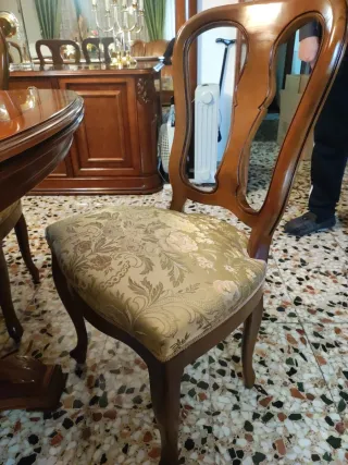 Mesa de comedor clásica y 6 sillas