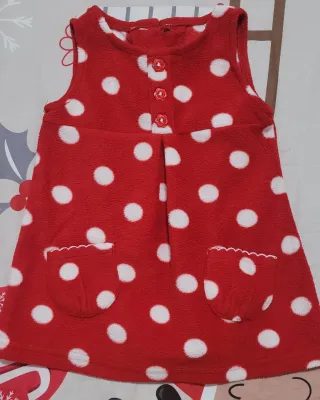 Vestidos y conjuntos de bebé, entre 3 y 6 meses.