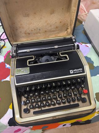 Máquina de escribir Olivetti Lettera DL
