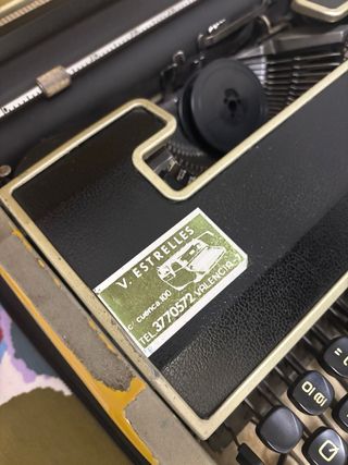 Máquina de escribir Olivetti Lettera DL