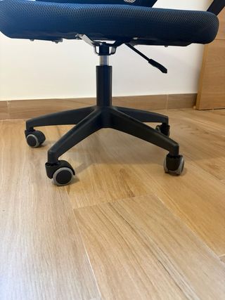 Silla de oficina ergonómica negra