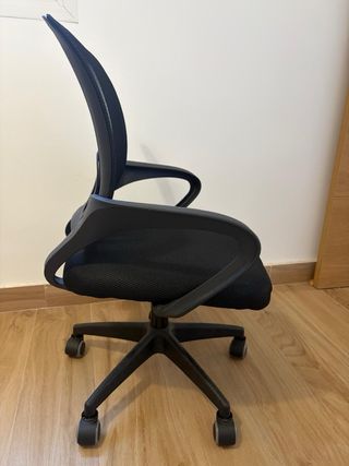 Silla de oficina ergonómica negra