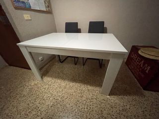 Mesa de comedor blanca extensible