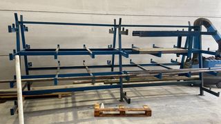 Estantería metálica azul industrial