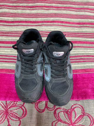 Zapatillas Talla 42 Negras y Grises