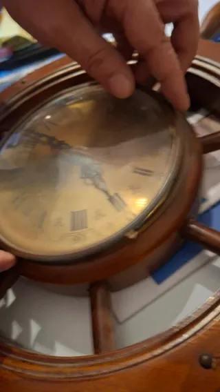 Orologio da parete a forma di timone