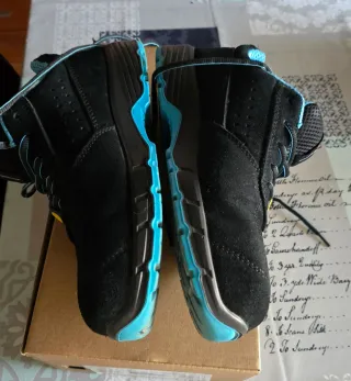 Zapatos de seguridad Sparco negros y azules