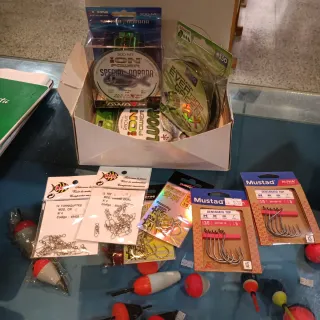 Lote sedal, anzuelos y emerillones pesca