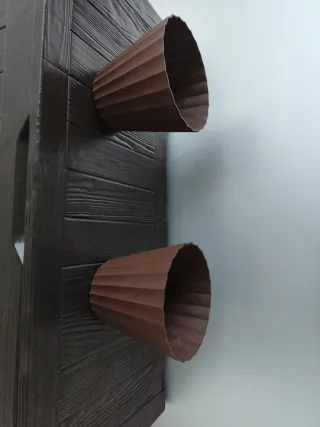 Baúl exterior de plástico marrón