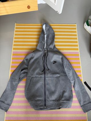 Sudadera Nike gris con cremallera
