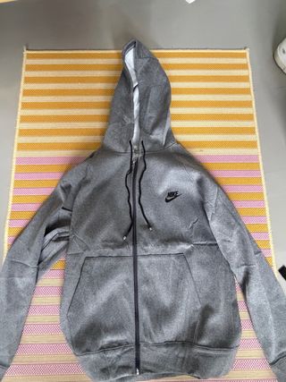 Sudadera Nike gris con cremallera