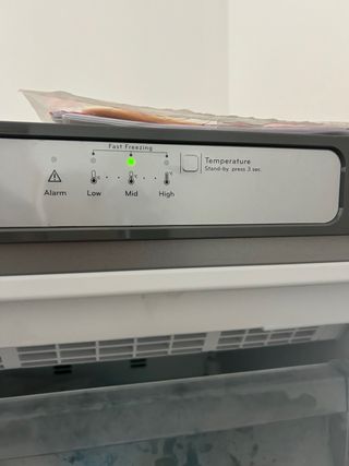 Congelador Vertical Indesit Gris