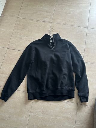 Jersey cuello alto negro con cremallera