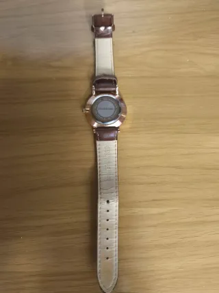 Reloj Hannah Martin Marrón y Dorado