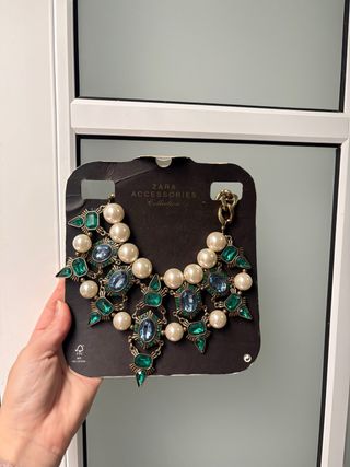 Collar Zara perlas y piedras verdes