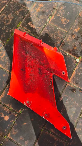 Derbi GPR 50 Rojo plástico