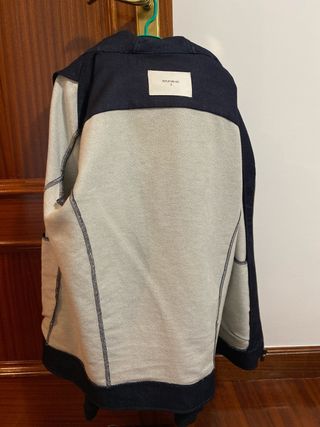 Chaqueta vaquera azul oscuro de Replay.