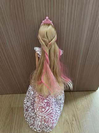 Muñeca Barbie Princesa Tiara Rosa Vestido Morado