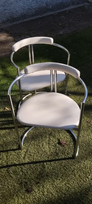 Juego de 2 sillas metal y piel sintética