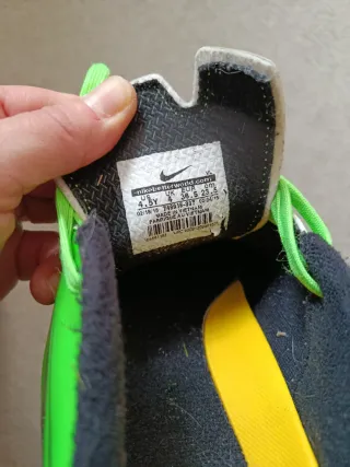 Botas de fútbol Nike 36.5