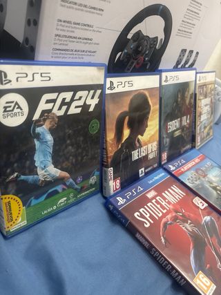 PlayStation 5 con 2 controller e 6 giochi