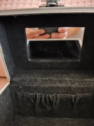 Baúl joyero a cuadros rojo y plata