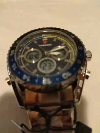 Reloj Nuevo Hombre Negro y Plateado