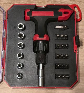 Destornillador carraca T 15 puntas + 6 vasos