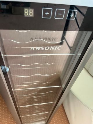 Vinoteca Ansonic