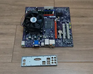 Motherboard Socket 775 com CPU e RAM