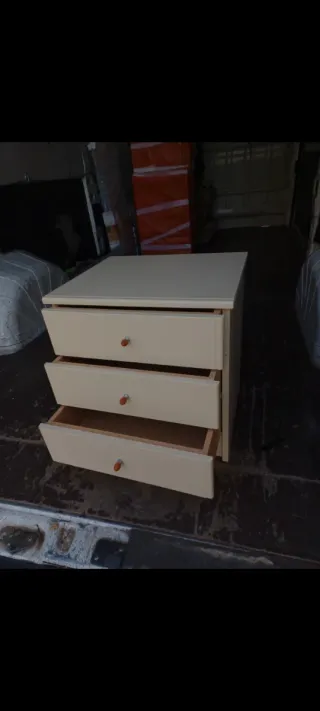 Cómoda beige 3 cajones
