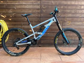 Bicicleta Downhill Canyon Sender AL