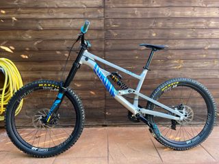 Bicicleta Downhill Canyon Sender AL