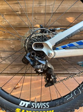 Bicicleta Downhill Canyon Sender AL